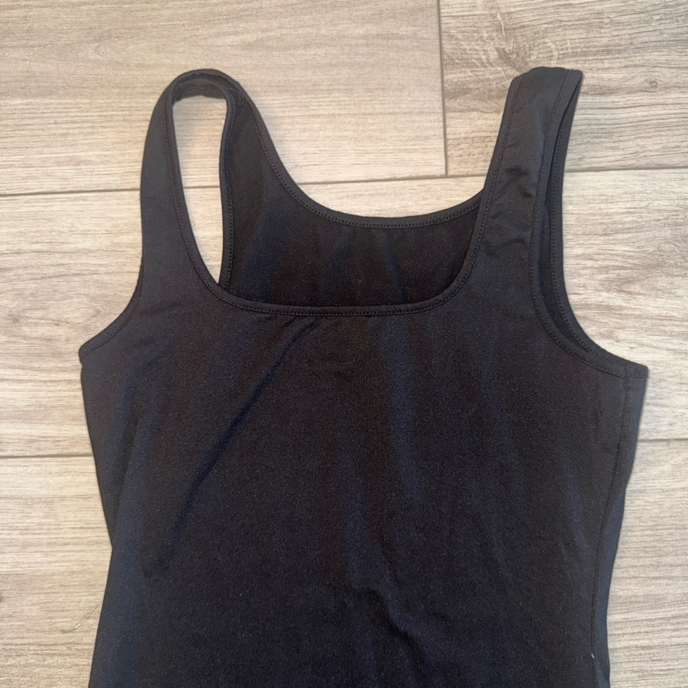Elegant Black Midi Sleeveless Dress - Picture 3 of 3